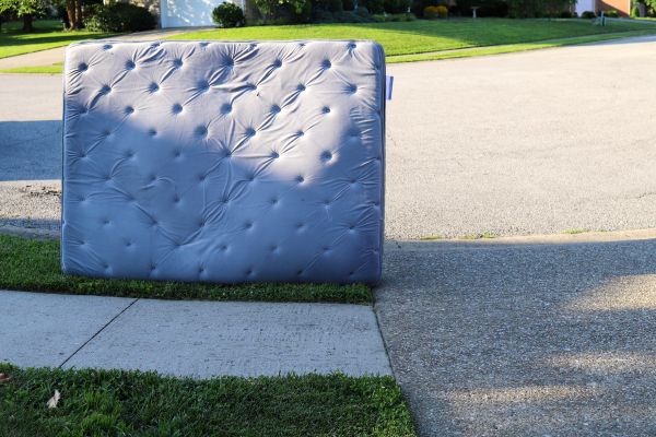 Mattress Removal Service in Livonia